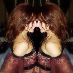 Meet your Posher, Larisa